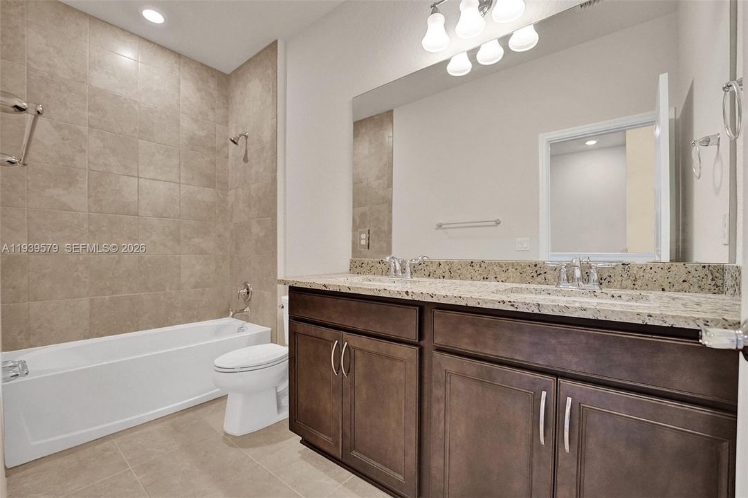 出租: $3,990 (3 贝兹, 2 浴室, 1780 平方英尺)