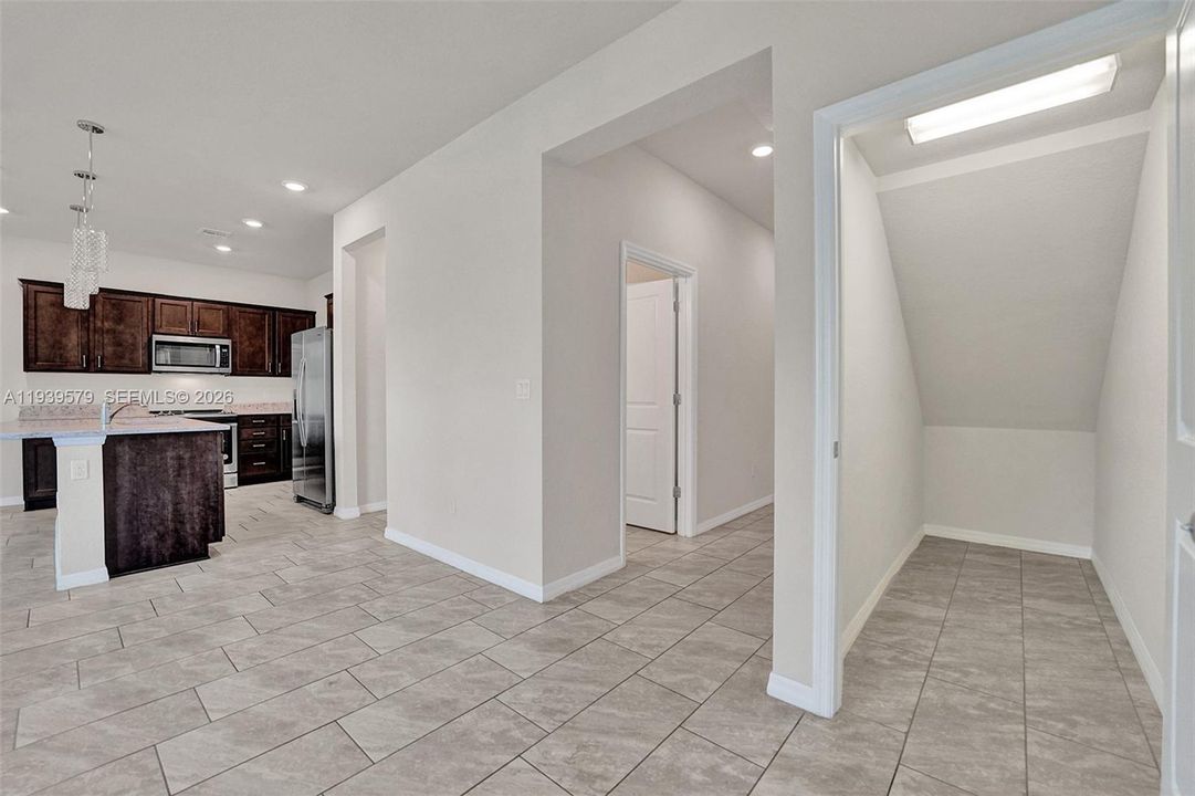 出租: $3,990 (3 贝兹, 2 浴室, 1780 平方英尺)