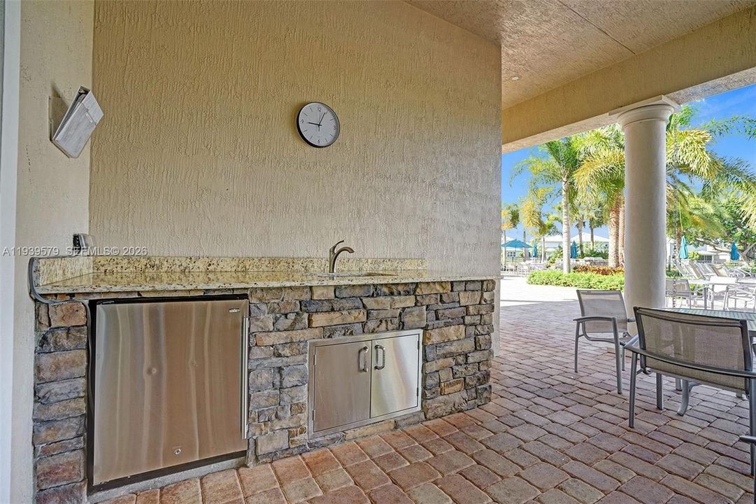 出租: $3,990 (3 贝兹, 2 浴室, 1780 平方英尺)