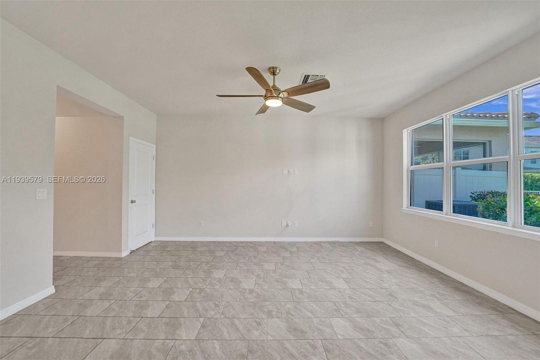 出租: $3,990 (3 贝兹, 2 浴室, 1780 平方英尺)