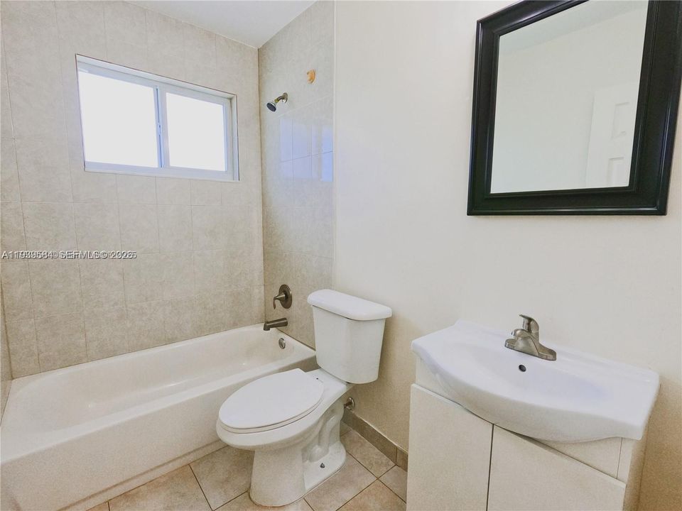 出租: $2,000 (2 贝兹, 1 浴室, 5040 平方英尺)