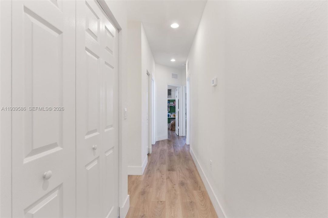 待售: $688,000 (4 贝兹, 2 浴室, 1793 平方英尺)