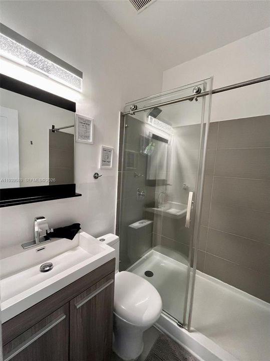 En Venta: $319,000 (2 camas, 2 baños, 570 Pies cuadrados)