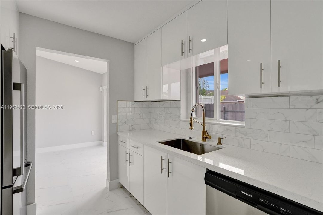 В аренду: $3,000 (3 спален, 2 ванн, 1061 Квадратных фут)