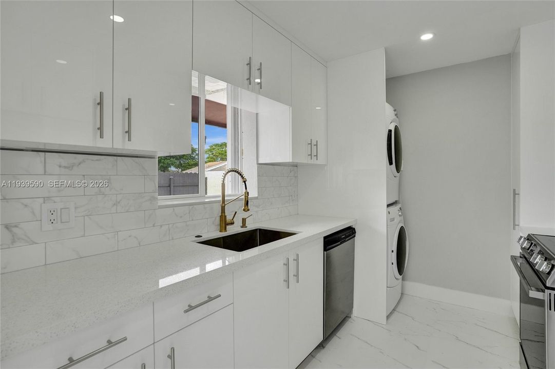 В аренду: $3,000 (3 спален, 2 ванн, 1061 Квадратных фут)