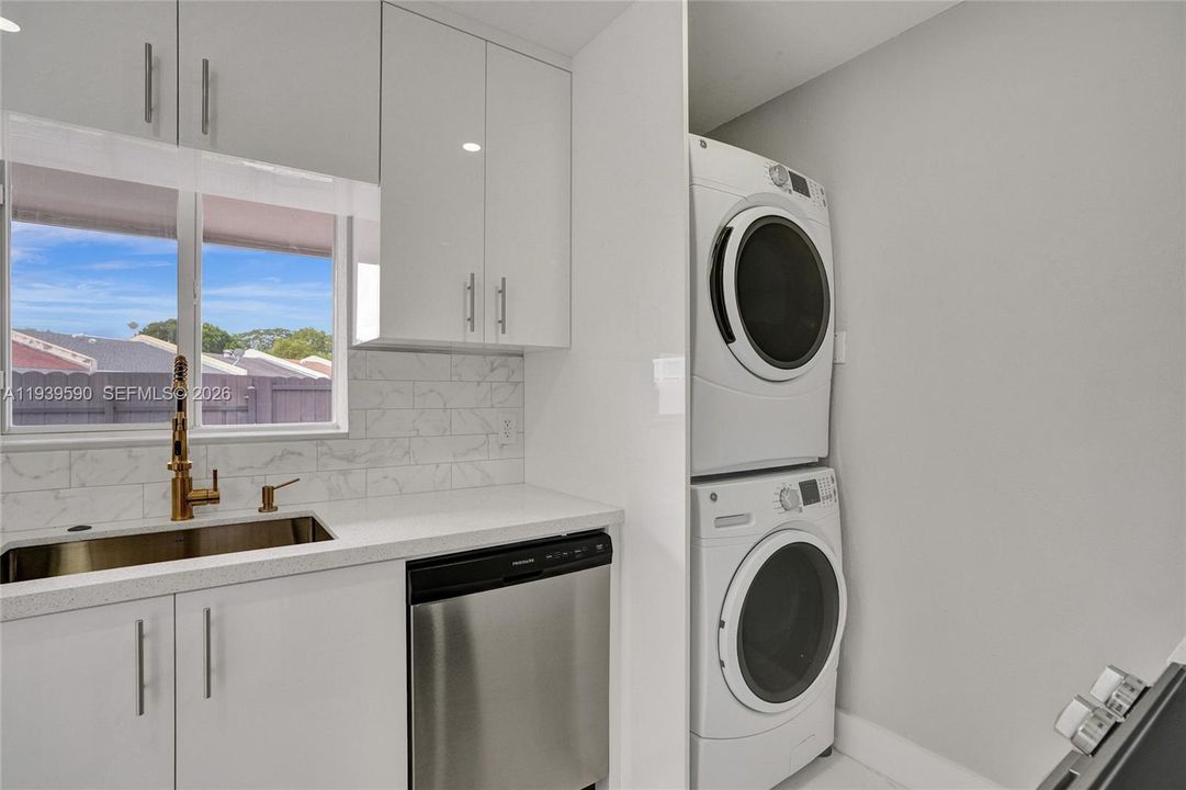 В аренду: $3,000 (3 спален, 2 ванн, 1061 Квадратных фут)