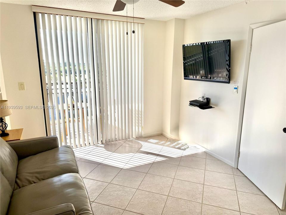 For Rent: $3,700 (2 beds, 2 baths, 1174 Square Feet)