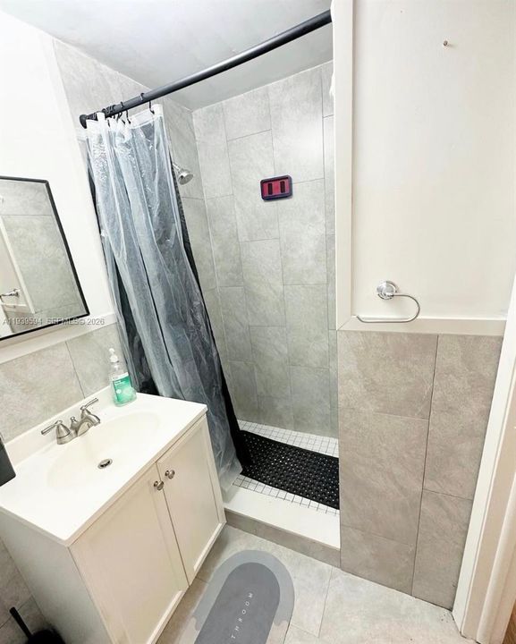 待售: $1,250,000 (7 贝兹, 5 浴室, 2394 平方英尺)