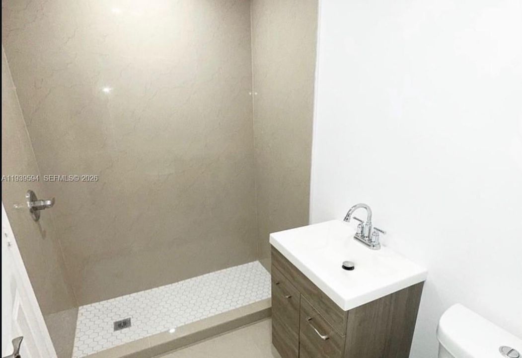 待售: $1,250,000 (7 贝兹, 5 浴室, 2394 平方英尺)