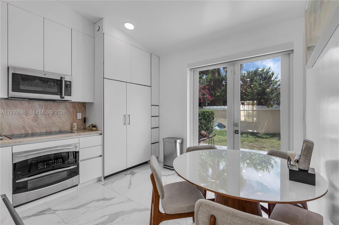 待售: $565,000 (3 贝兹, 2 浴室, 1178 平方英尺)