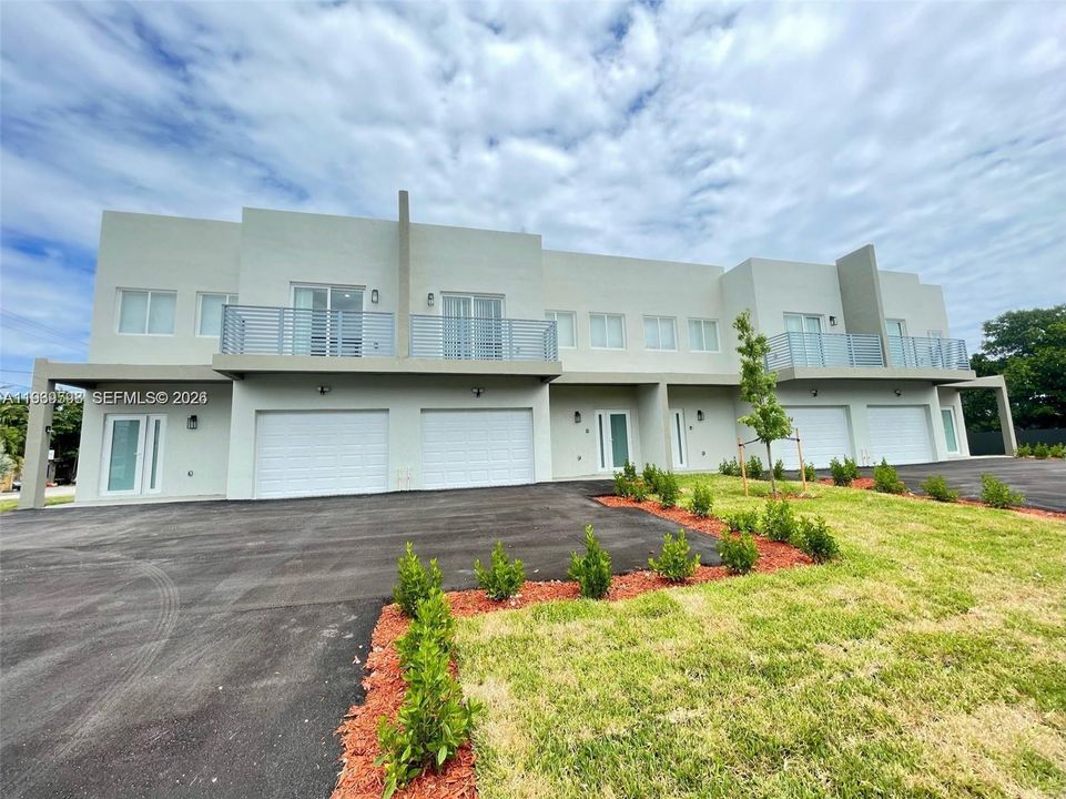 出租: $3,300 (3 贝兹, 1 浴室, 1500 平方英尺)