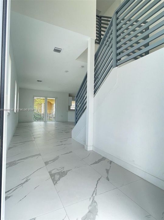 出租: $3,300 (3 贝兹, 1 浴室, 1500 平方英尺)