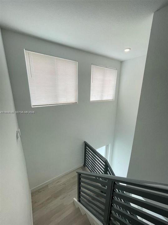 出租: $3,300 (3 贝兹, 1 浴室, 1500 平方英尺)