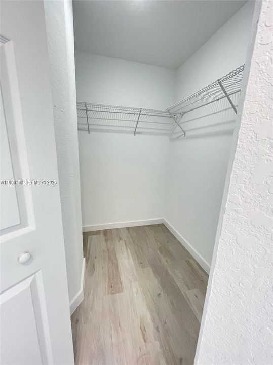 出租: $3,300 (3 贝兹, 1 浴室, 1500 平方英尺)