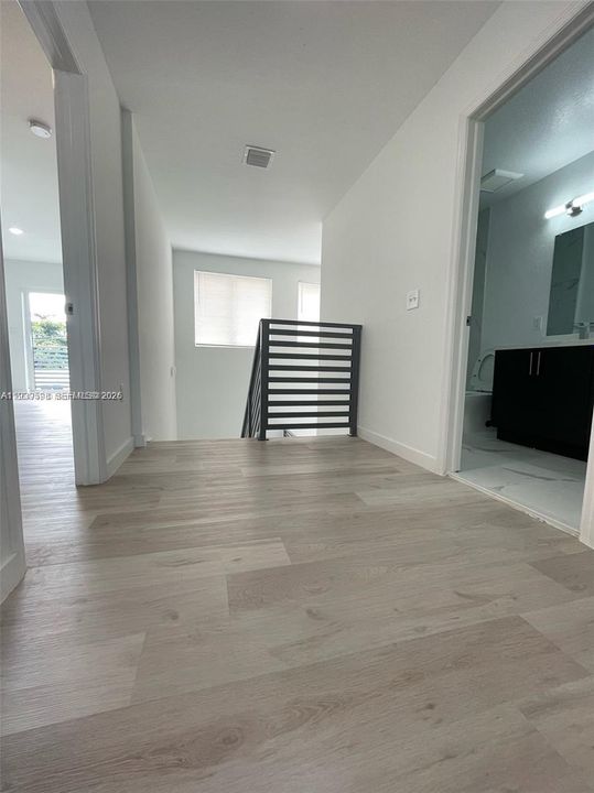 出租: $3,300 (3 贝兹, 1 浴室, 1500 平方英尺)