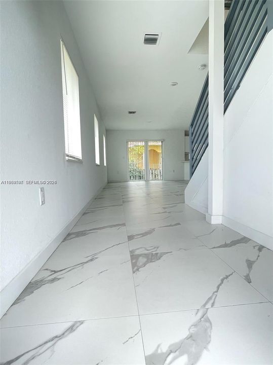 出租: $3,300 (3 贝兹, 1 浴室, 1500 平方英尺)