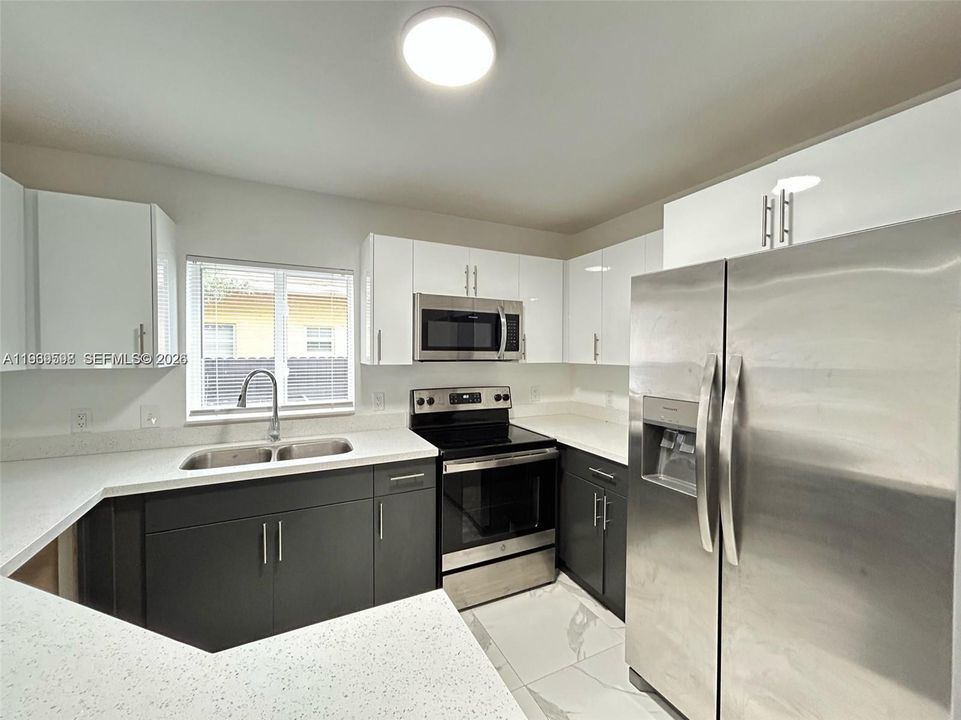 出租: $3,300 (3 贝兹, 1 浴室, 1500 平方英尺)