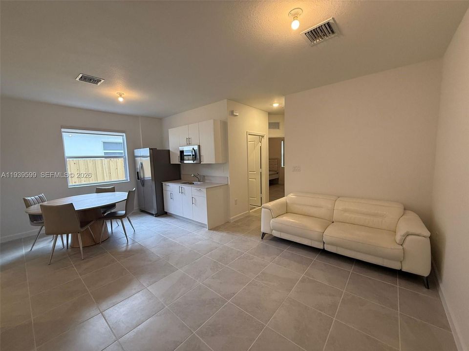 For Rent: $2,000 (2 beds, 1 baths, 0 Square Feet)