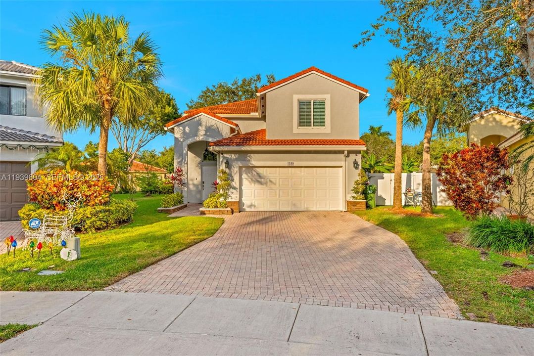 En Venta: $694,900 (3 camas, 2 baños, 1980 Pies cuadrados)