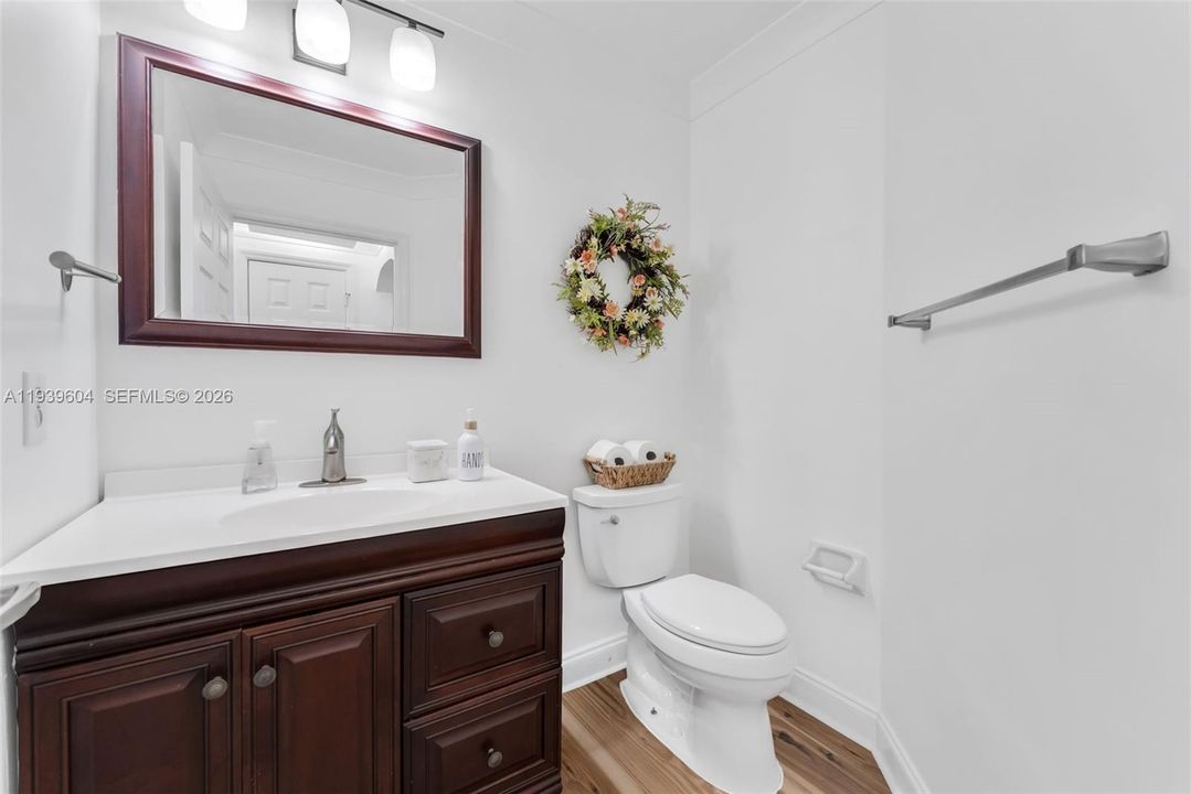 En Venta: $694,900 (3 camas, 2 baños, 1980 Pies cuadrados)