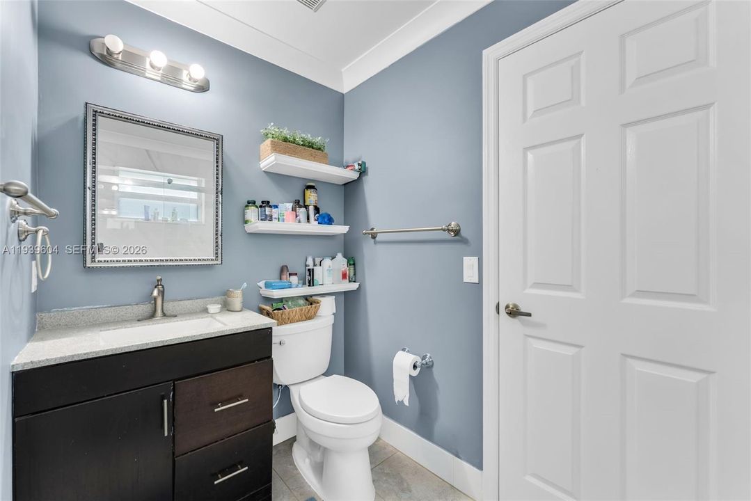 En Venta: $694,900 (3 camas, 2 baños, 1980 Pies cuadrados)