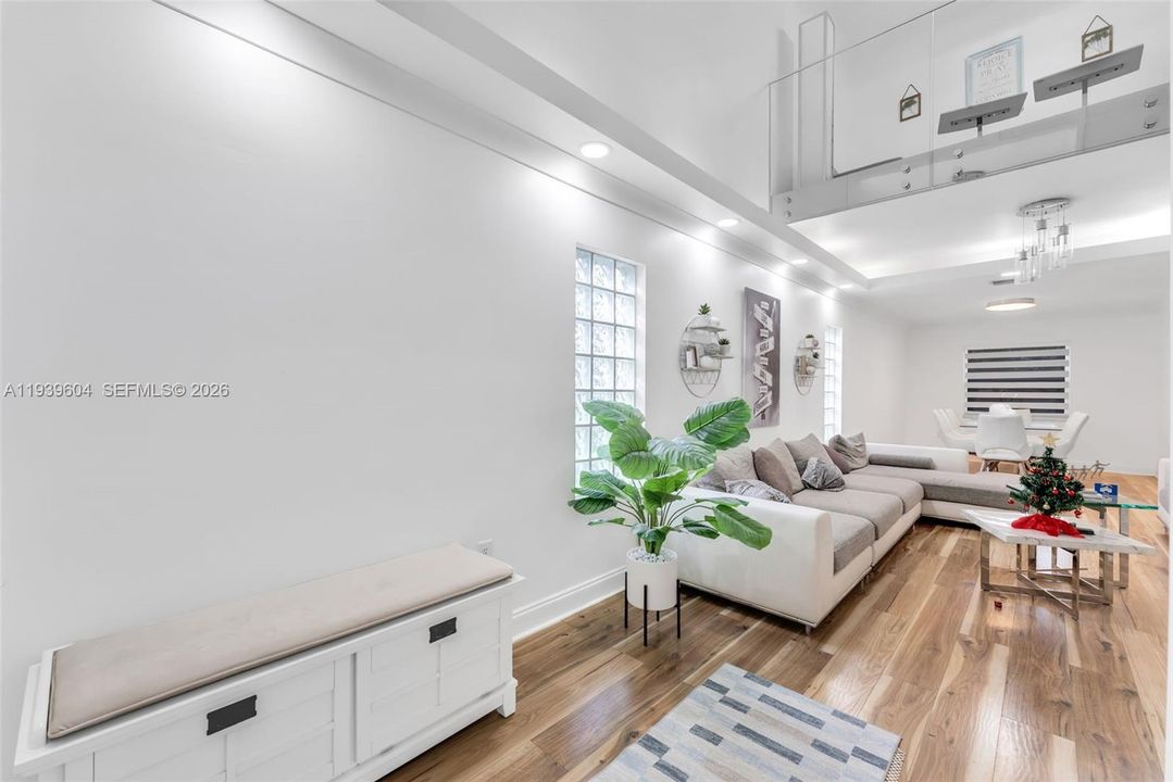 En Venta: $694,900 (3 camas, 2 baños, 1980 Pies cuadrados)