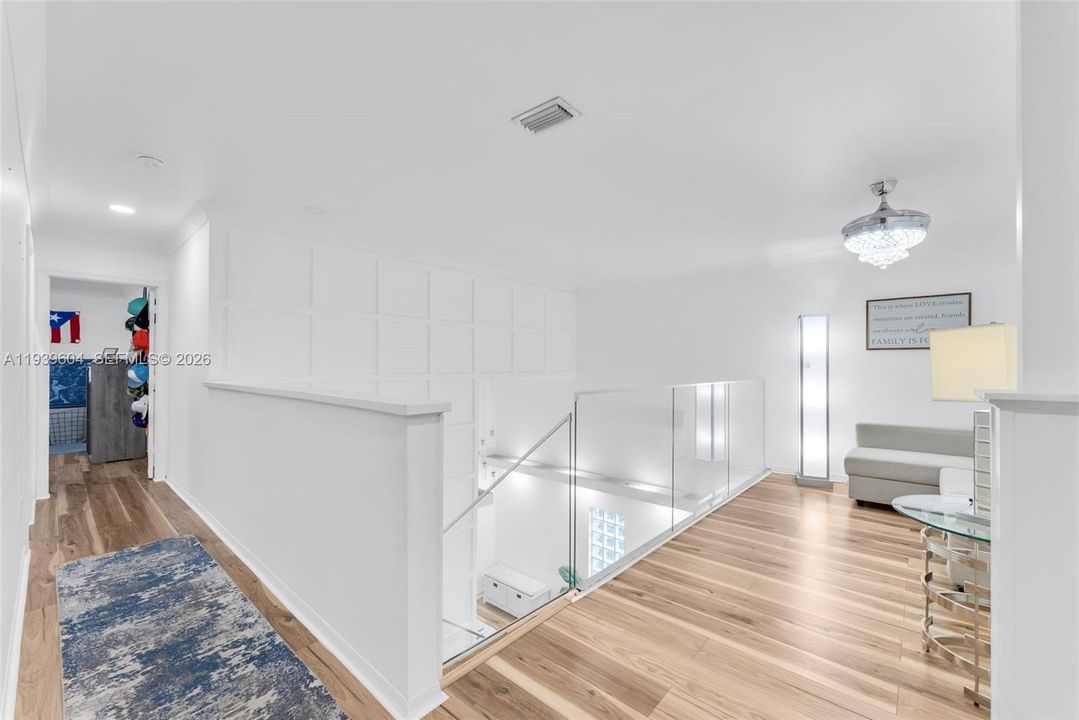 En Venta: $694,900 (3 camas, 2 baños, 1980 Pies cuadrados)