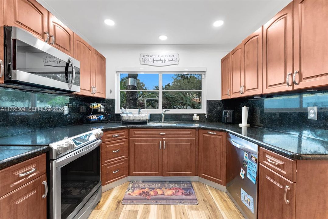 En Venta: $694,900 (3 camas, 2 baños, 1980 Pies cuadrados)