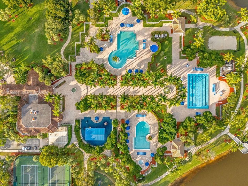 En Venta: $694,900 (3 camas, 2 baños, 1980 Pies cuadrados)