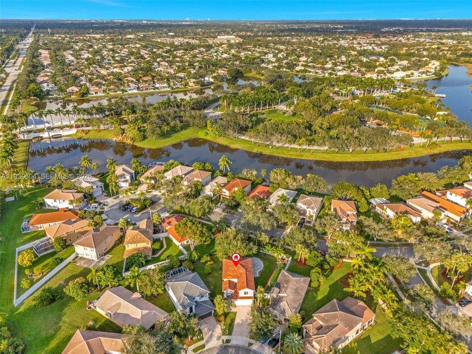 En Venta: $694,900 (3 camas, 2 baños, 1980 Pies cuadrados)