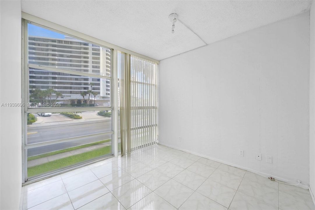 For Rent: $2,350 (2 beds, 2 baths, 1210 Square Feet)