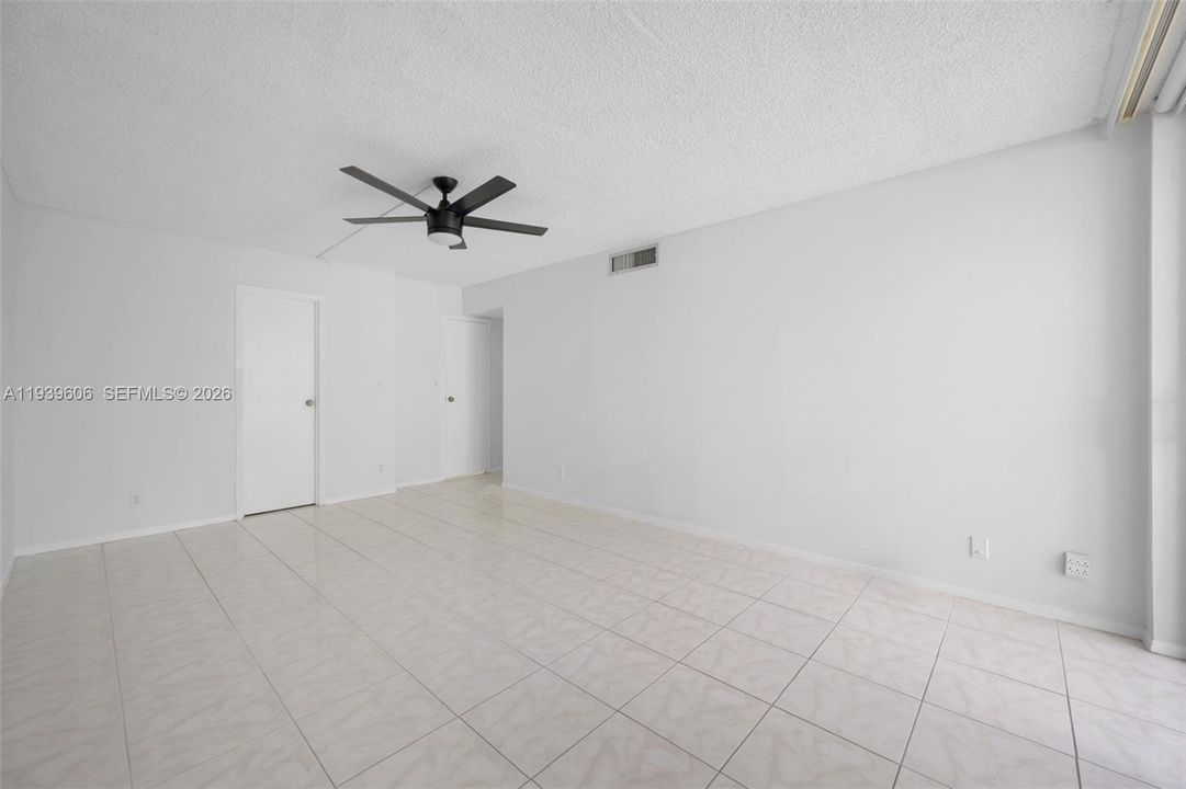 For Rent: $2,350 (2 beds, 2 baths, 1210 Square Feet)