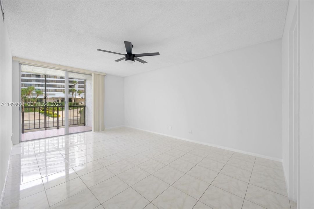 For Rent: $2,350 (2 beds, 2 baths, 1210 Square Feet)