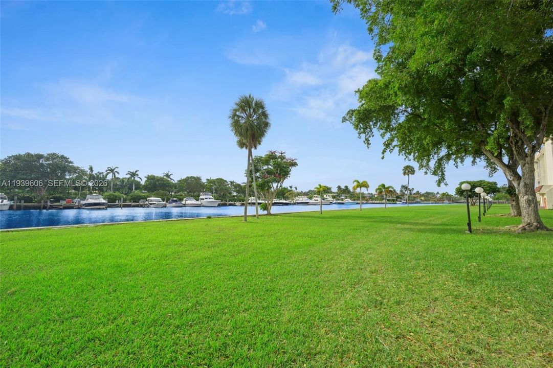 For Rent: $2,350 (2 beds, 2 baths, 1210 Square Feet)