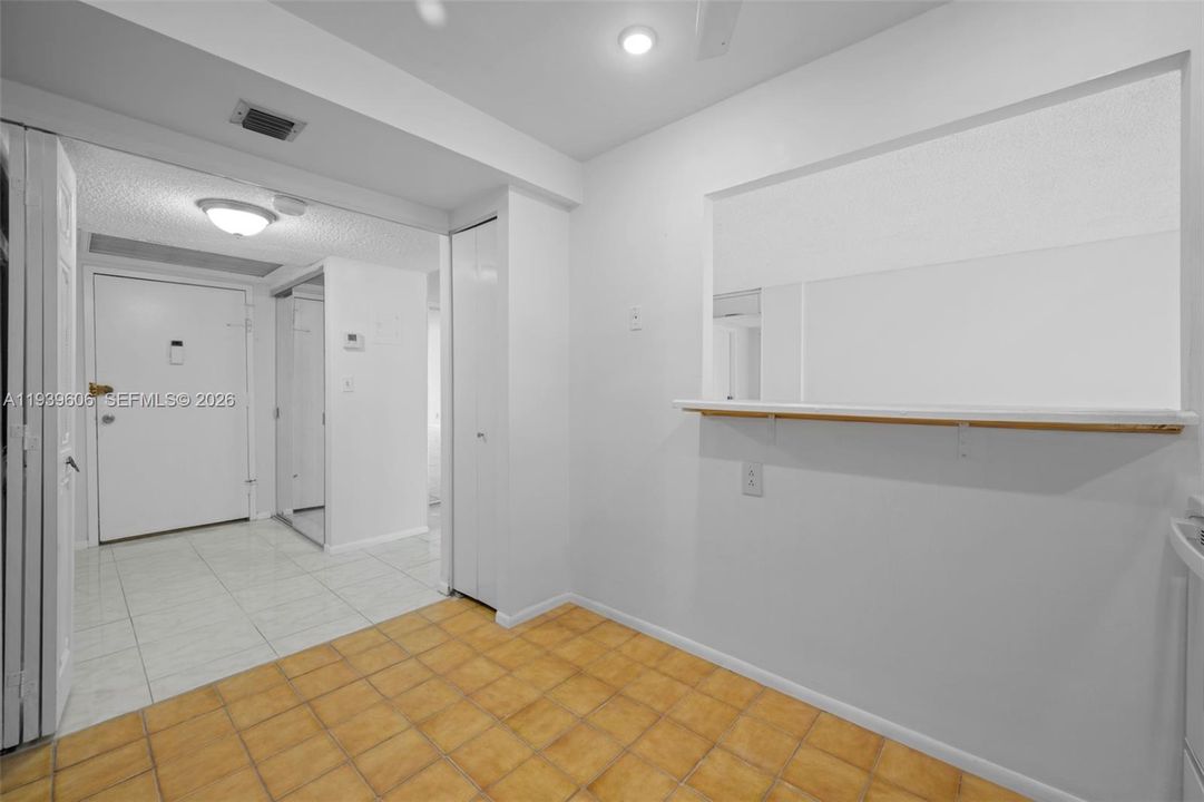 For Rent: $2,350 (2 beds, 2 baths, 1210 Square Feet)