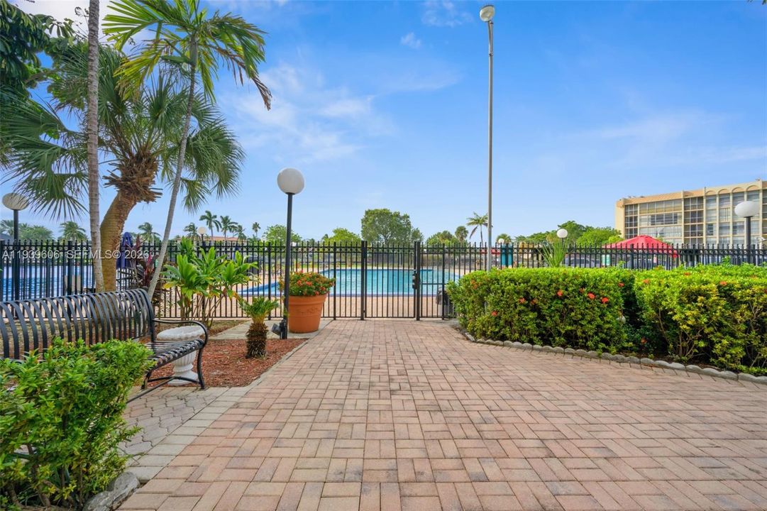 For Rent: $2,350 (2 beds, 2 baths, 1210 Square Feet)