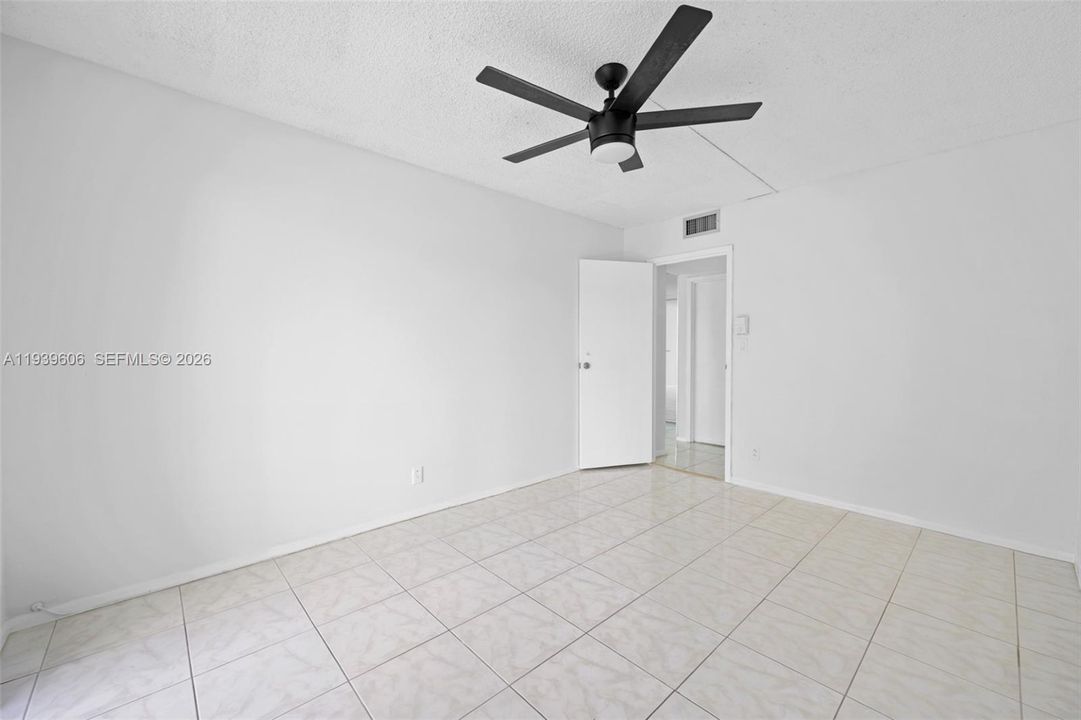 For Rent: $2,350 (2 beds, 2 baths, 1210 Square Feet)