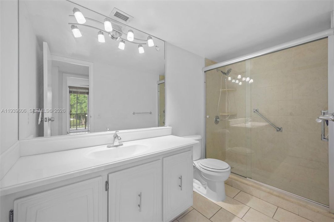 For Rent: $2,350 (2 beds, 2 baths, 1210 Square Feet)