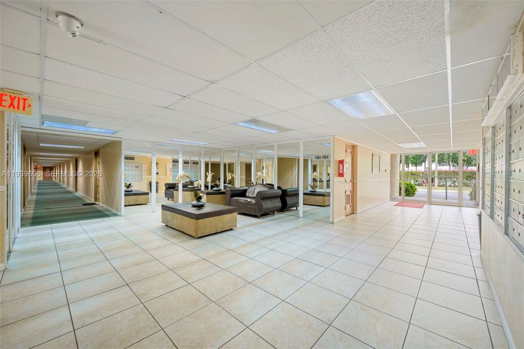 For Rent: $2,350 (2 beds, 2 baths, 1210 Square Feet)