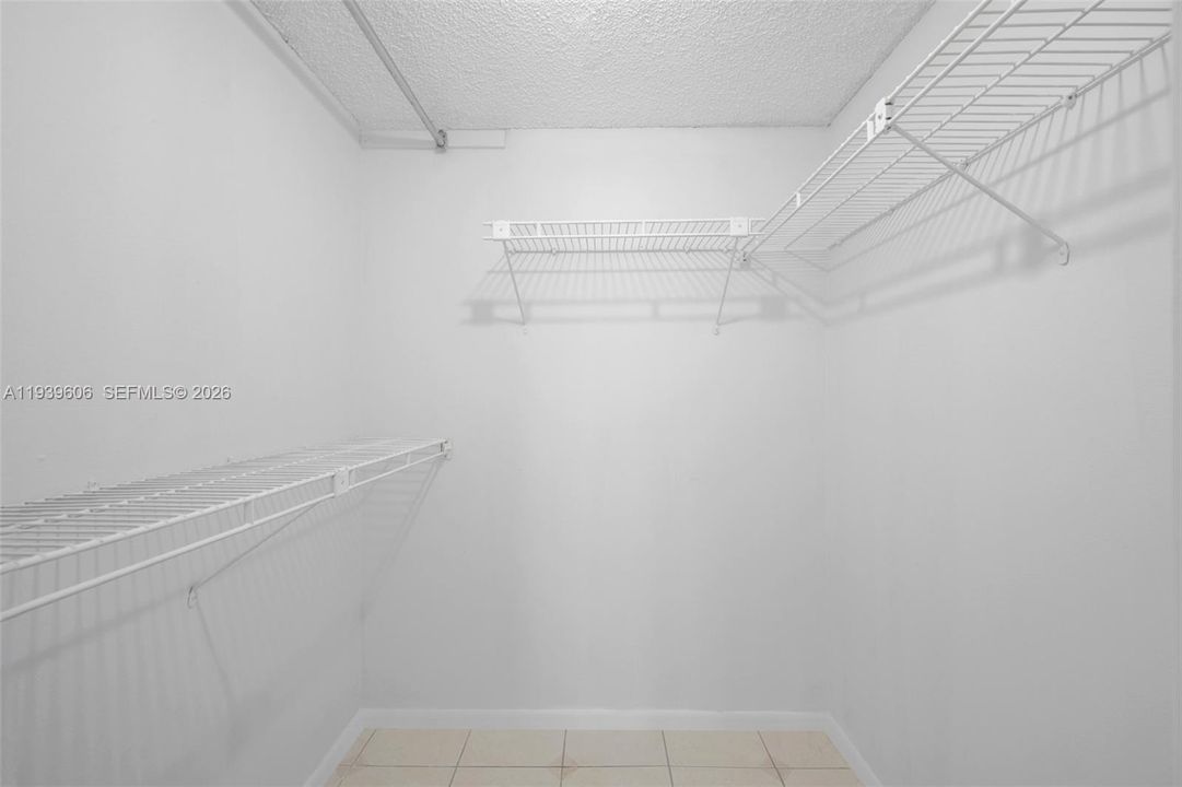 For Rent: $2,350 (2 beds, 2 baths, 1210 Square Feet)