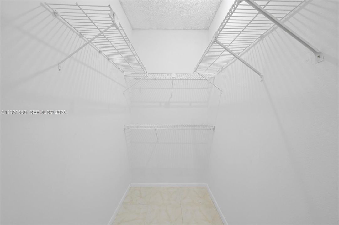 For Rent: $2,350 (2 beds, 2 baths, 1210 Square Feet)