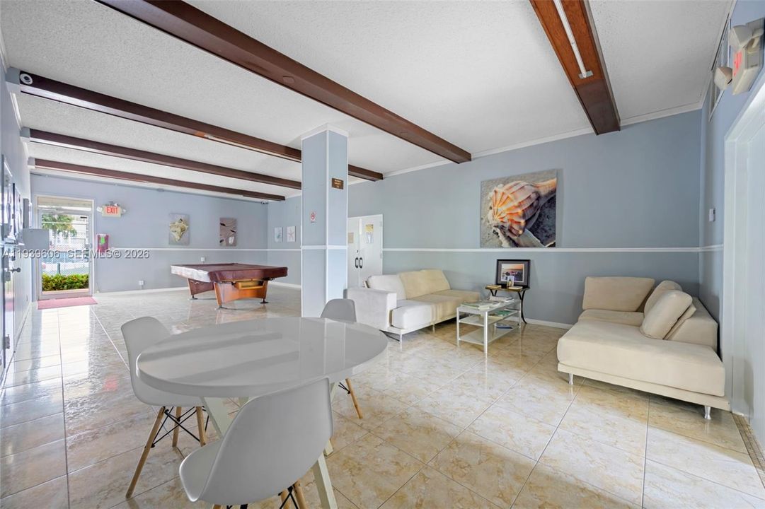 For Rent: $2,350 (2 beds, 2 baths, 1210 Square Feet)