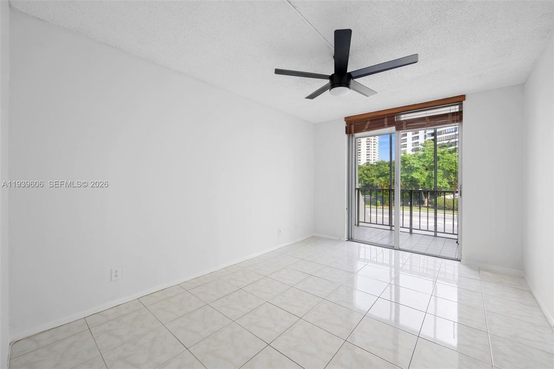 For Rent: $2,350 (2 beds, 2 baths, 1210 Square Feet)