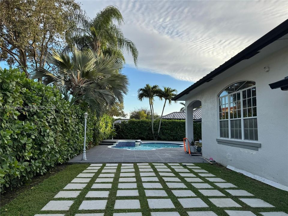 待售: $1,750,000 (5 贝兹, 4 浴室, 0 平方英尺)