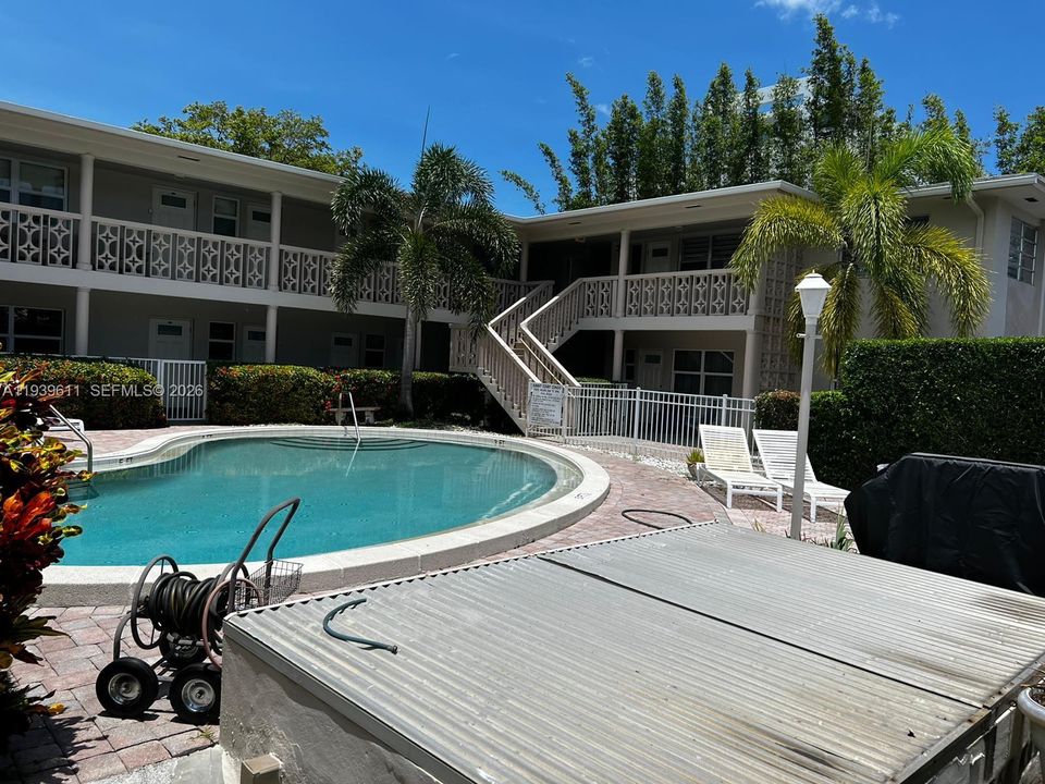 待售: $305,000 (2 贝兹, 1 浴室, 780 平方英尺)