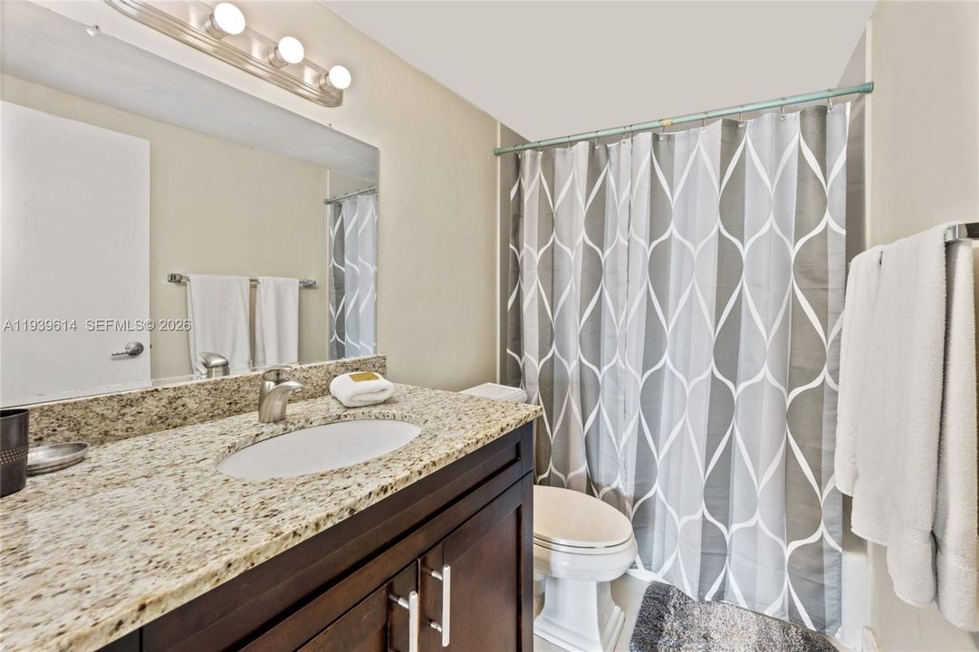 待售: $565,000 (1 贝兹, 1 浴室, 930 平方英尺)