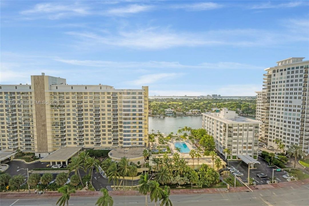 待售: $565,000 (1 贝兹, 1 浴室, 930 平方英尺)