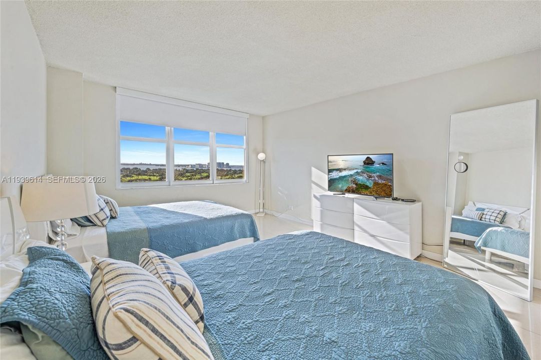 待售: $565,000 (1 贝兹, 1 浴室, 930 平方英尺)