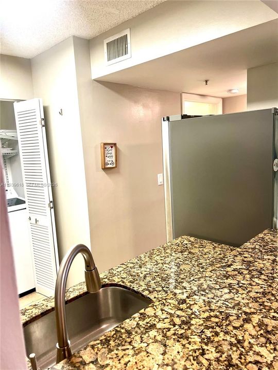 For Sale: $335,777 (2 beds, 2 baths, 1000 Square Feet)