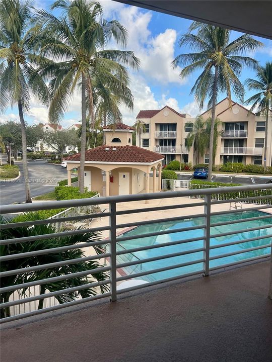 For Sale: $335,777 (2 beds, 2 baths, 1000 Square Feet)